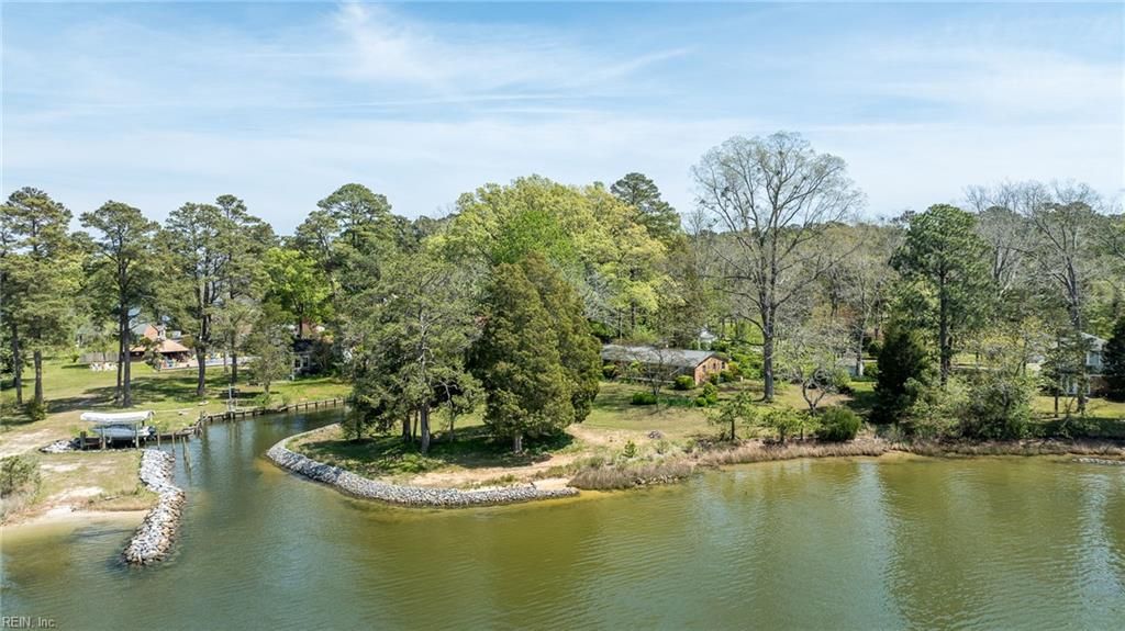 5556 Roanes Wharf RD, Gloucester, VA 23061