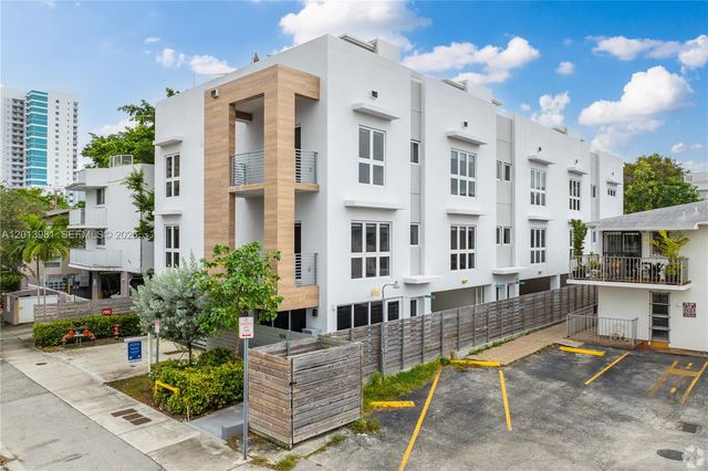 434 SW 10th St A, Miami, FL 33130