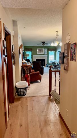 5626 SW Barrington Ct N, Topeka, KS 66614