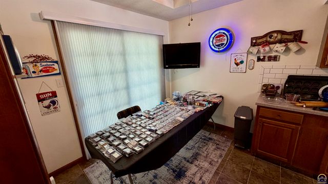 5626 SW Barrington Ct N, Topeka, KS 66614