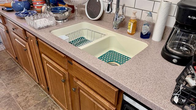 5626 SW Barrington Ct N, Topeka, KS 66614