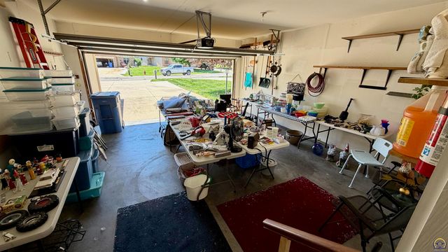5626 SW Barrington Ct N, Topeka, KS 66614