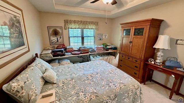 5626 SW Barrington Ct N, Topeka, KS 66614