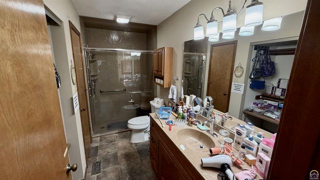 5626 SW Barrington Ct N, Topeka, KS 66614