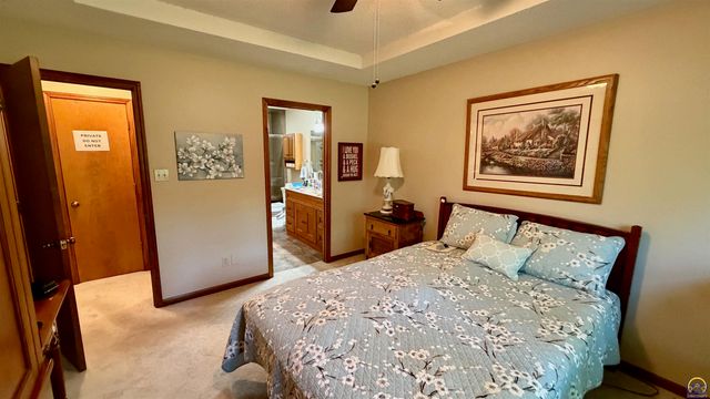 5626 SW Barrington Ct N, Topeka, KS 66614