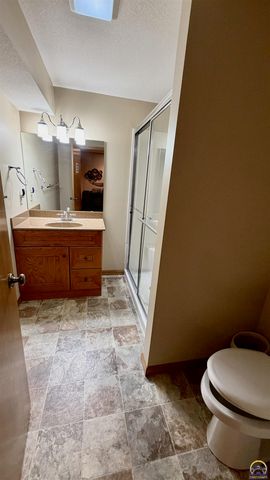5626 SW Barrington Ct N, Topeka, KS 66614