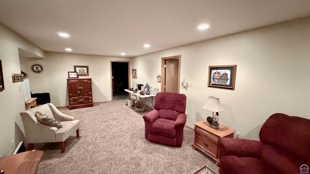 5626 SW Barrington Ct N, Topeka, KS 66614