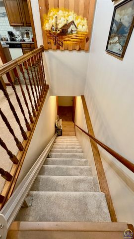 5626 SW Barrington Ct N, Topeka, KS 66614