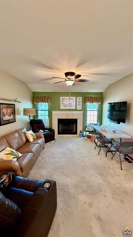 5626 SW Barrington Ct N, Topeka, KS 66614