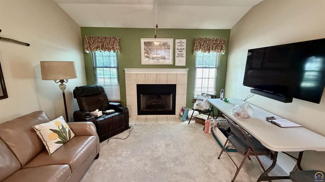 5626 SW Barrington Ct N, Topeka, KS 66614