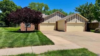 5626 SW Barrington Ct N, Topeka, KS 66614