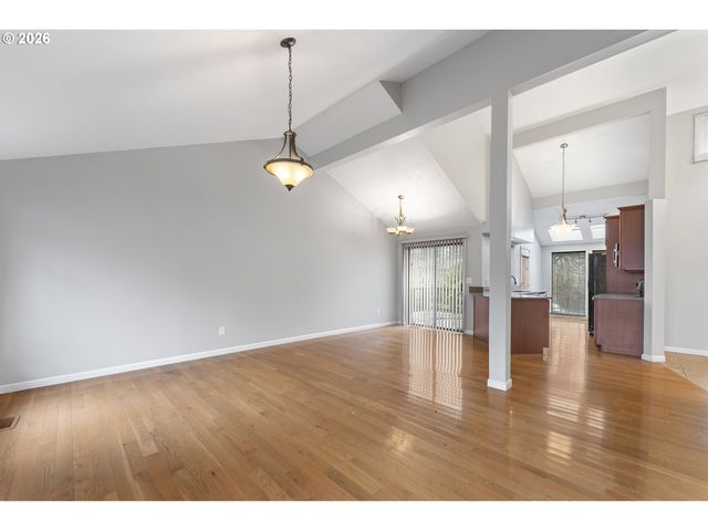 7945 Sw SORRENTO Rd, Beaverton, OR 97008