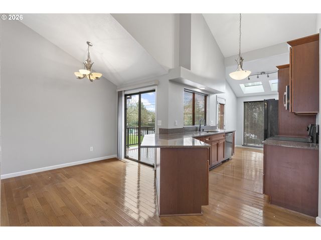 7945 Sw SORRENTO Rd, Beaverton, OR 97008