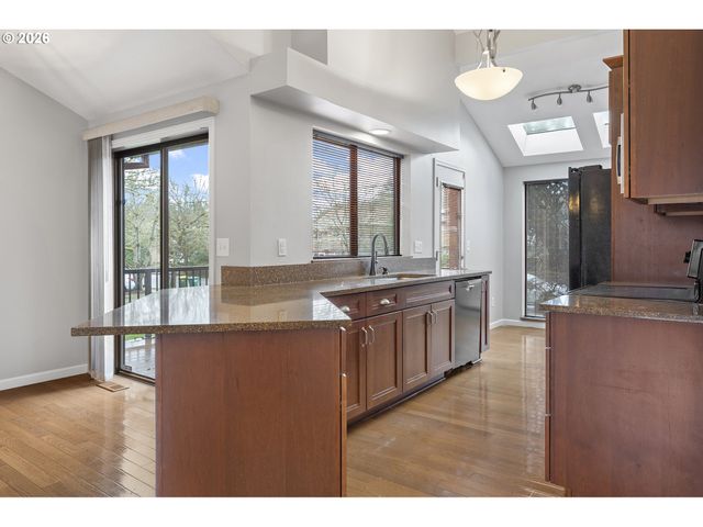 7945 Sw SORRENTO Rd, Beaverton, OR 97008