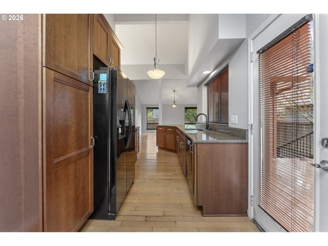 7945 Sw SORRENTO Rd, Beaverton, OR 97008