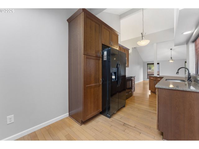 7945 Sw SORRENTO Rd, Beaverton, OR 97008