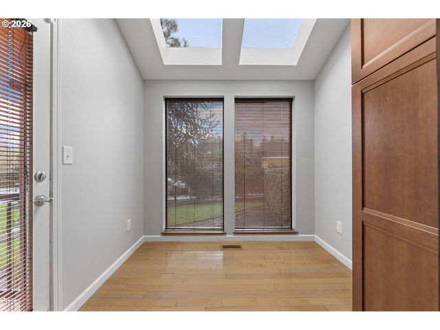 7945 Sw SORRENTO Rd, Beaverton, OR 97008