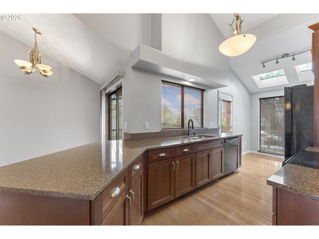 7945 Sw SORRENTO Rd, Beaverton, OR 97008