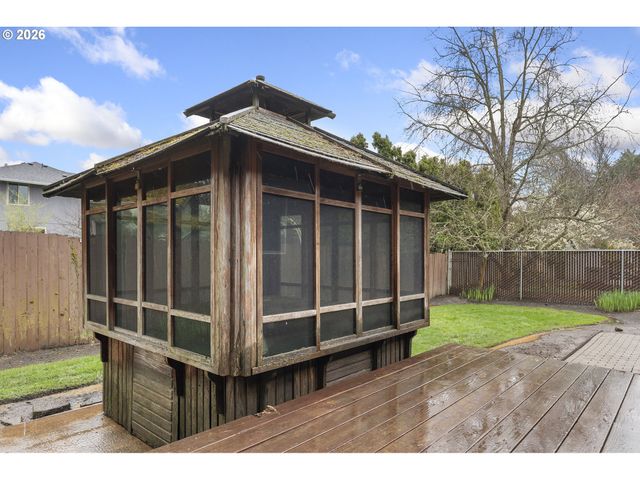 7945 Sw SORRENTO Rd, Beaverton, OR 97008