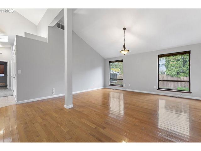 7945 Sw SORRENTO Rd, Beaverton, OR 97008