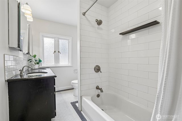 1025 NE 103rd Street, Seattle, WA 98125