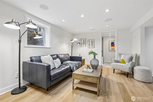1025 NE 103rd Street, Seattle, WA 98125
