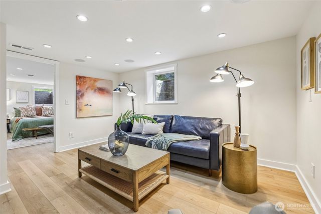 1025 NE 103rd Street, Seattle, WA 98125