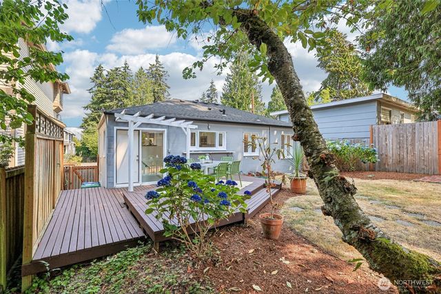 1025 NE 103rd Street, Seattle, WA 98125