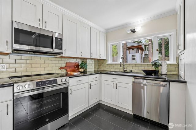 1025 NE 103rd Street, Seattle, WA 98125
