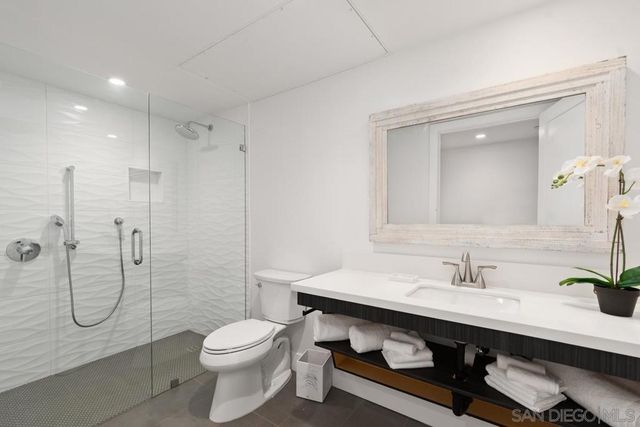 2015 Albatross St, San Diego, CA 92101