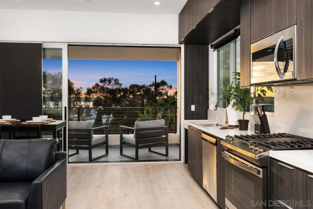 2015 Albatross St, San Diego, CA 92101