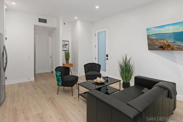 2015 Albatross St, San Diego, CA 92101