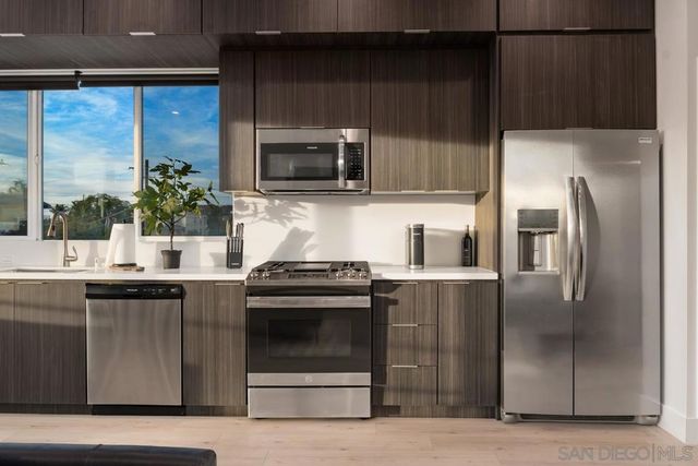 2015 Albatross St, San Diego, CA 92101