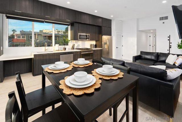 2015 Albatross St, San Diego, CA 92101