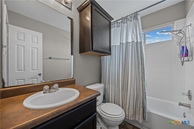 1513 Monte Vista Drive, Lockhart, TX 78644