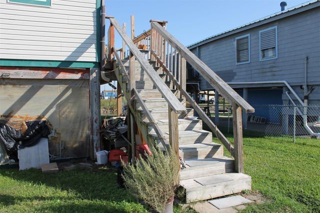 7115 W Hunter Drive, Hitchcock, TX 77563