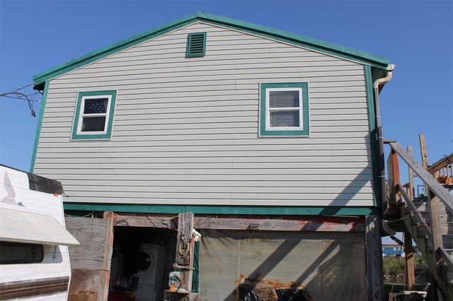 7115 W Hunter Drive, Hitchcock, TX 77563