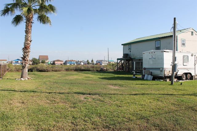 7115 W Hunter Drive, Hitchcock, TX 77563