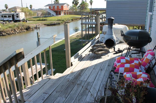 7115 W Hunter Drive, Hitchcock, TX 77563