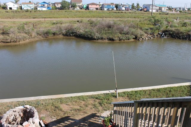 7115 W Hunter Drive, Hitchcock, TX 77563