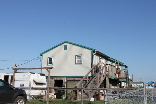 7115 W Hunter Drive, Hitchcock, TX 77563