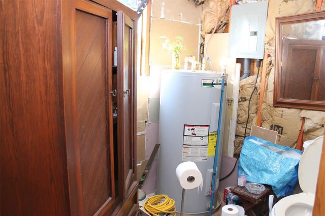 7115 W Hunter Drive, Hitchcock, TX 77563