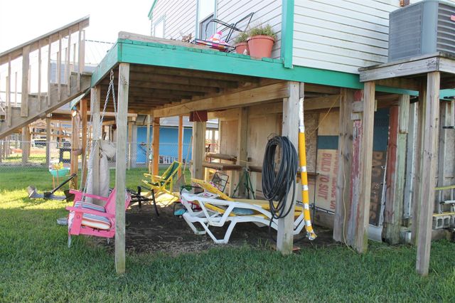 7115 W Hunter Drive, Hitchcock, TX 77563