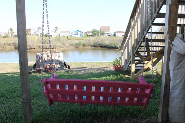 7115 W Hunter Drive, Hitchcock, TX 77563