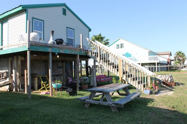 7115 W Hunter Drive, Hitchcock, TX 77563