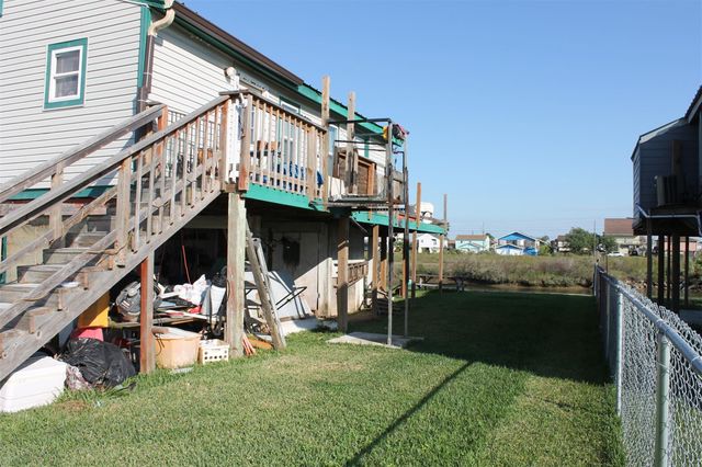 7115 W Hunter Drive, Hitchcock, TX 77563