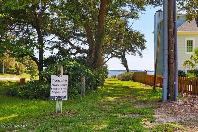 207 Coventry Road, Morehead City, NC 28557