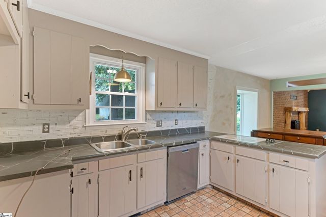 234 Country Glen, Pelzer, SC 29796