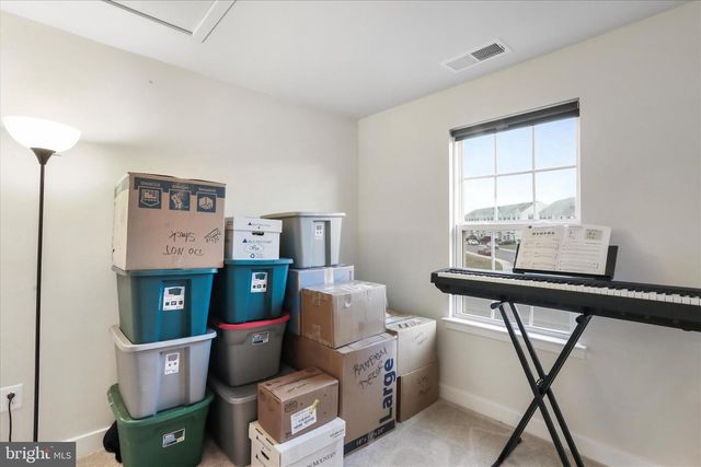 183 ONTARIO DR, Falling Waters, WV 25419