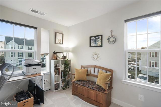 183 ONTARIO DR, Falling Waters, WV 25419